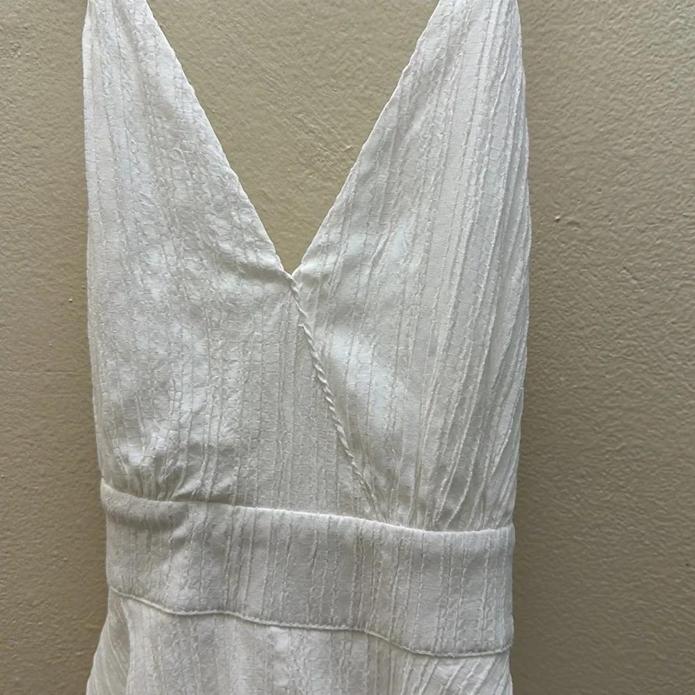 Short romper, jumpsuit, V cut at the top, crossed straps at the back - Picture 4 of 17